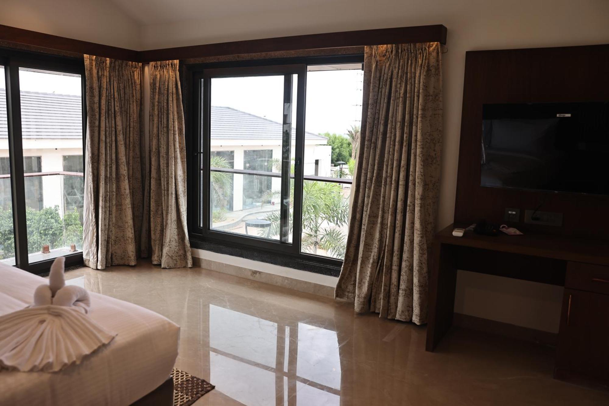 Mstays Ecr By Mirabilis Hotel Chennai Exterior foto